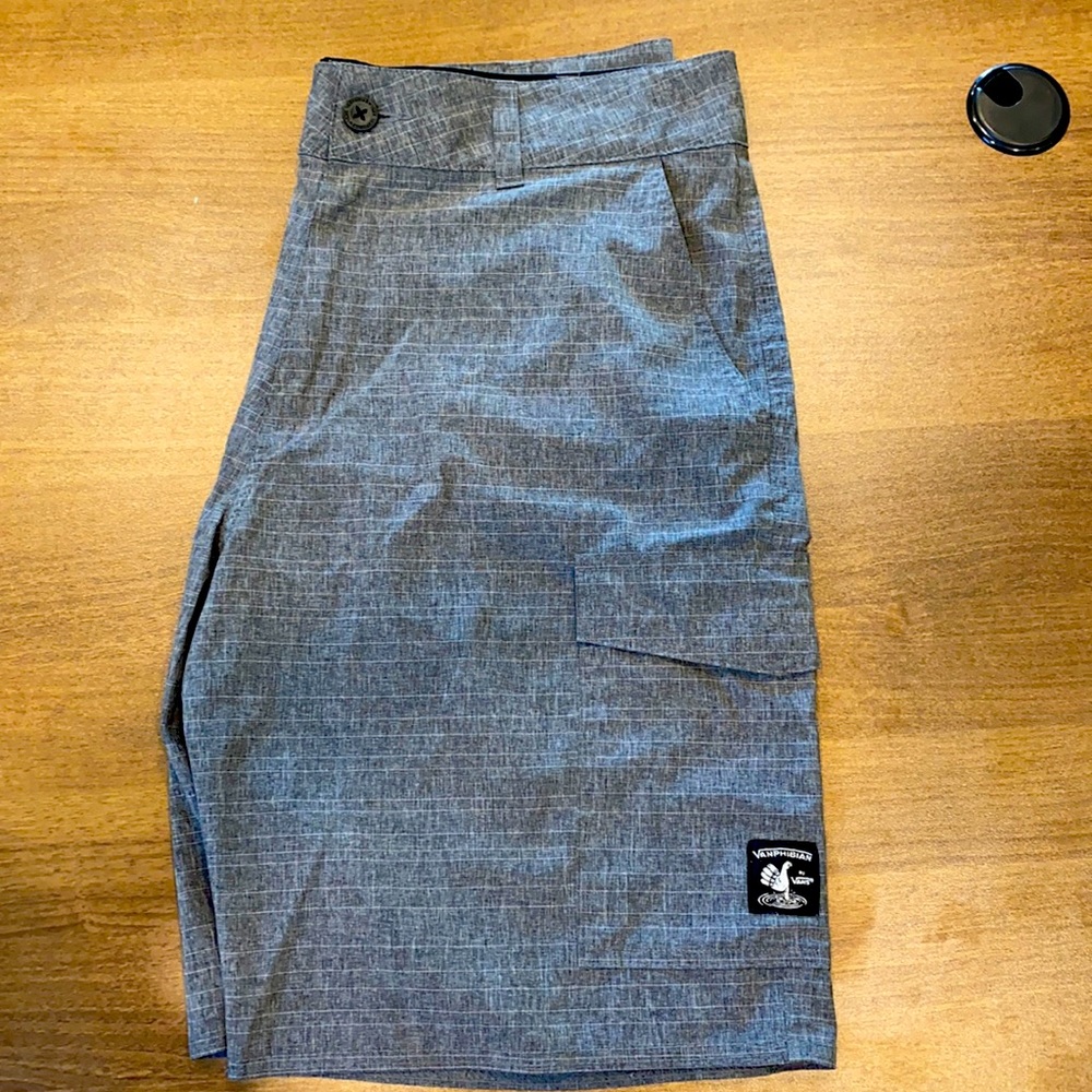Men’s grey Vanphibian wet/dry size 34 shorts.